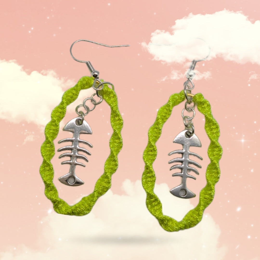 pendentif arête de poisson en métal & nœud plat unidirectionnel