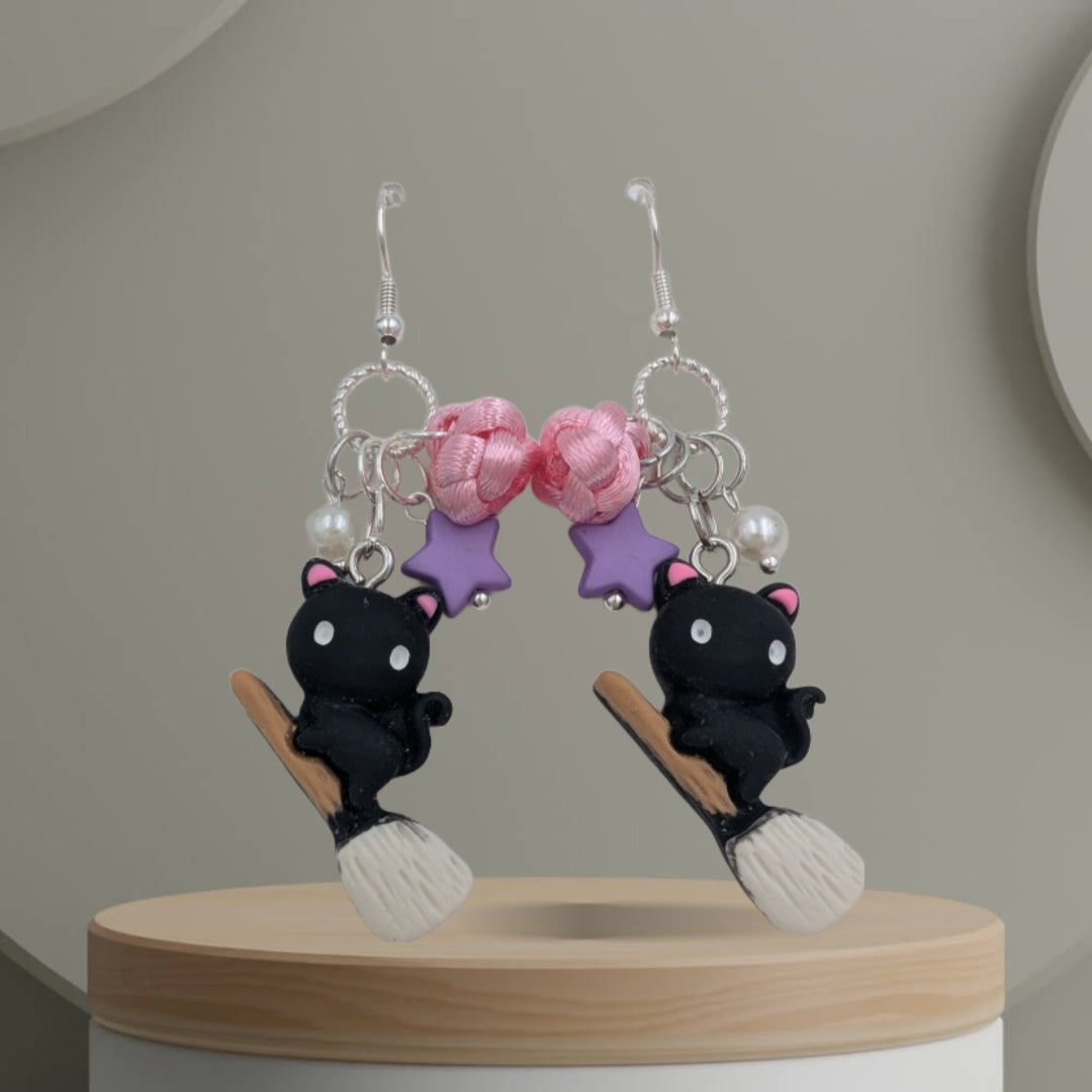 nœud diamant & petit chat sur balai de sorcière